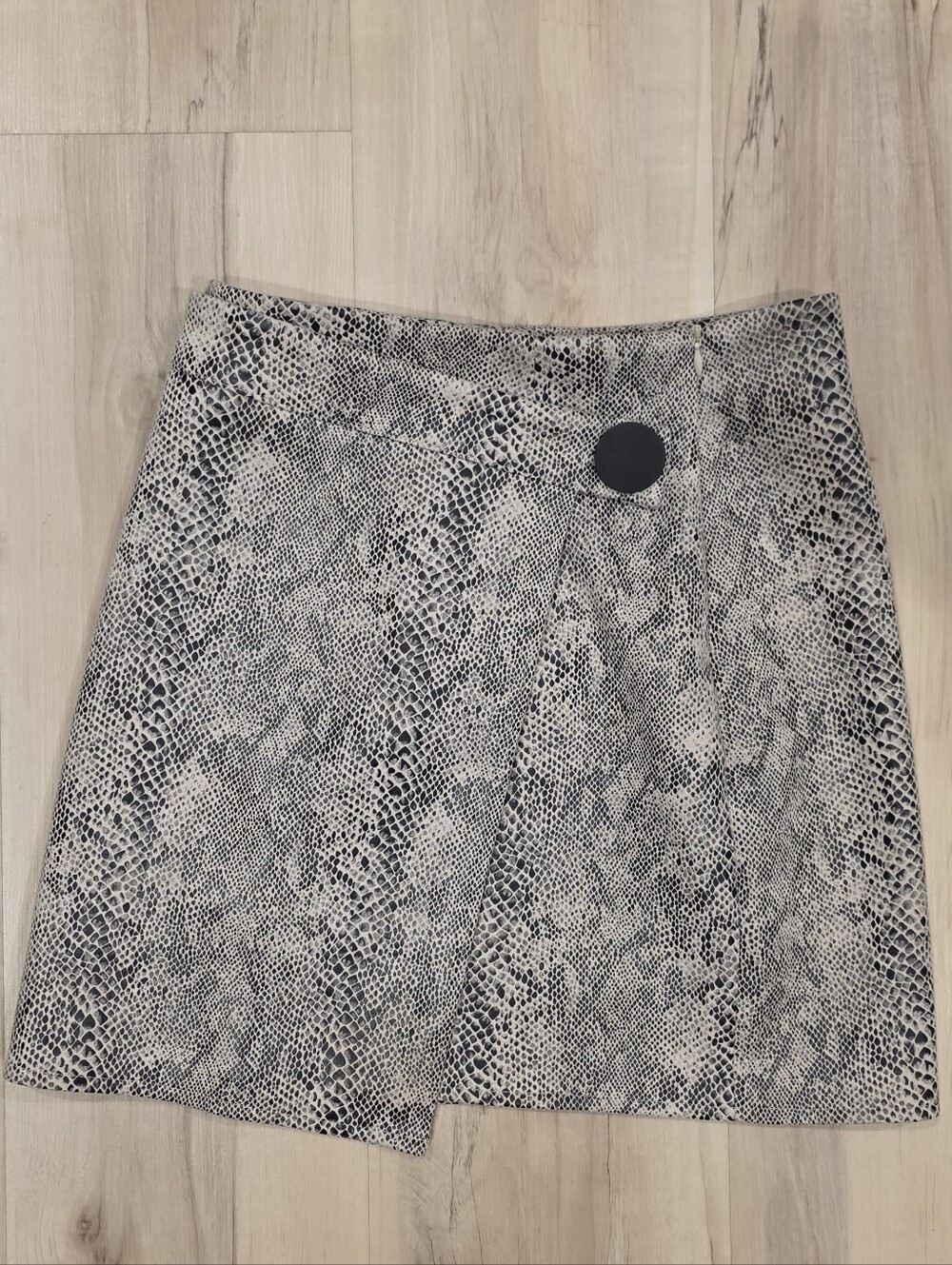 Snake-Print Mini Skirt - Black & White